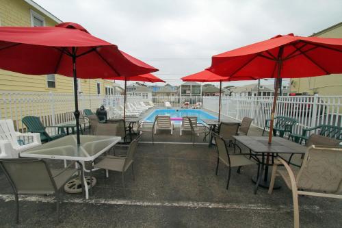 Dry Dock Motel - image 2