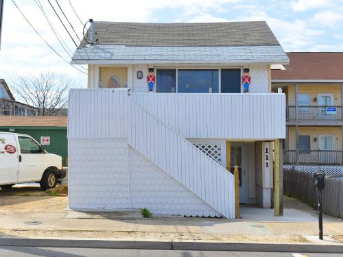 Shore Beach Houses - 111 Lincoln Ave - main image