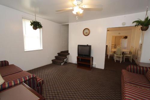 Shore Beach Houses - 38 Dupont Avenue - main image