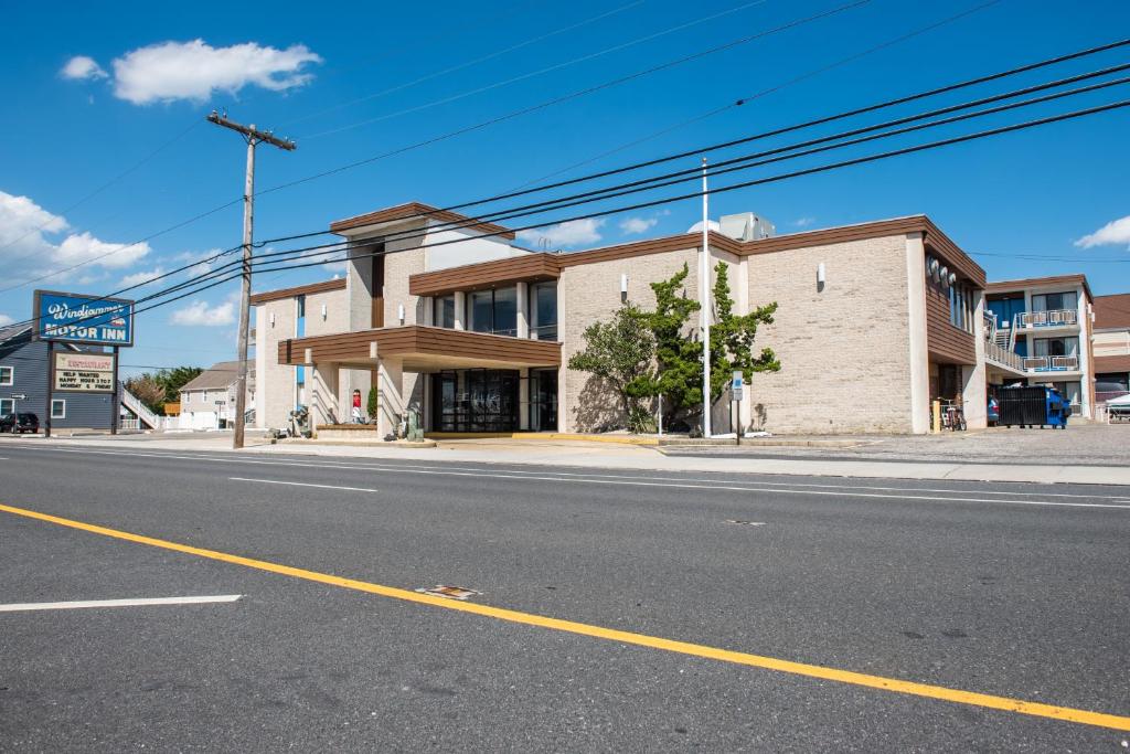 Windjammer Motor Inn - main image