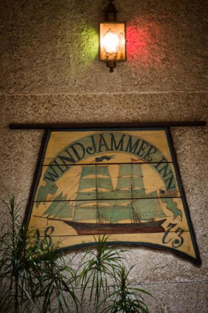 Windjammer Motor Inn - image 11