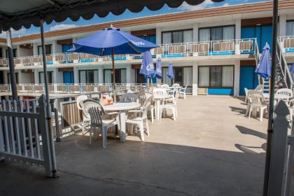 Windjammer Motor Inn - image 9