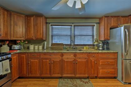 Seaside Park Apt with Outdoor Shower- Walk to Beach! - image 5