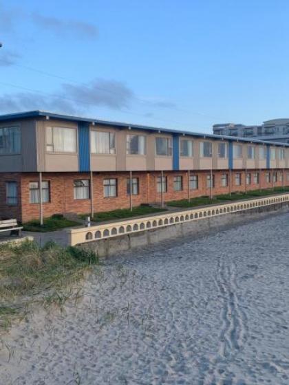 Ocean Front Motel - image 2