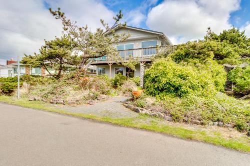 Ocean Vista Vacation Home - main image