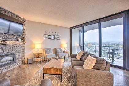 Seaside Condo with Pool Balcony and Beach Access - image 2