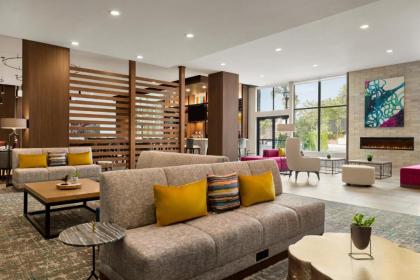 Hilton Garden Inn Seattle Airport - image 12