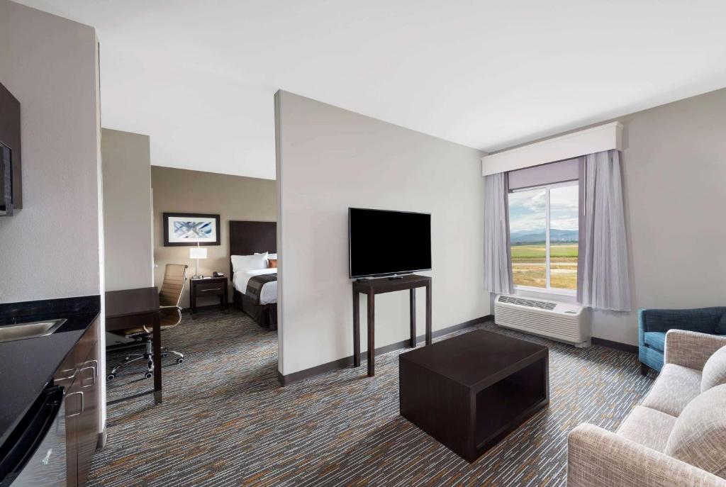 Wingate by Wyndham SeaTac Airport - image 6