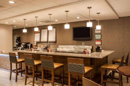 Clarion Hotel Seatac - image 2