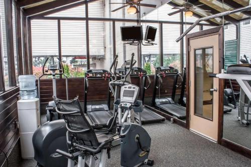 Clarion Hotel Seatac - image 4