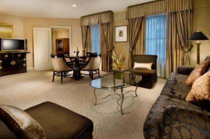 Mayflower Park Hotel - image 5