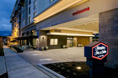 Hampton Inn & Suites by Hilton Seattle/Northgate - main image