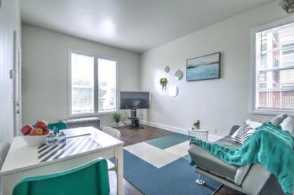 Beautiful 2 BR Apartment Walking Distance From Downtown