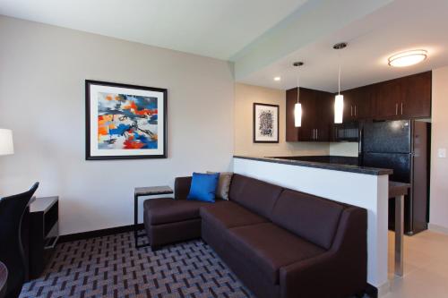 Residence Inn by Marriott Seattle Sea-Tac Airport - image 2