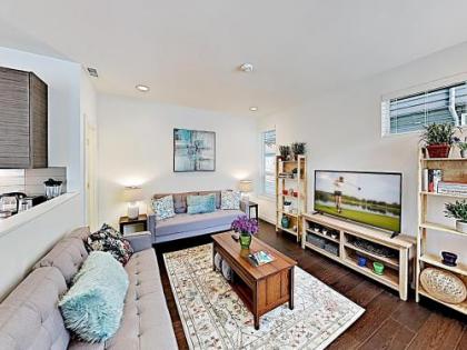 Chic Capitol Hill townhome with Rooftop Deck  AC townhouse