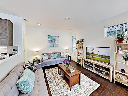 Chic Capitol Hill Townhome with Rooftop Deck & AC townhouse - main image