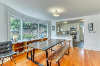 Sunny Green Lake Getaway - image 12