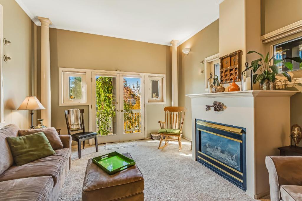 Seattle Sunsets on Phinney Ridge - main image