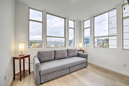Chic Townhome 2 Miles to Pike Place Market! - image 5