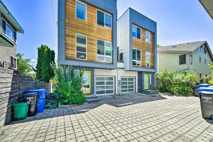 modern Seattle townhome with Rooftop Deck