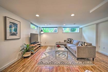 Bright and Beautiful Apt 6 Mi to Dtwn Seattle!
