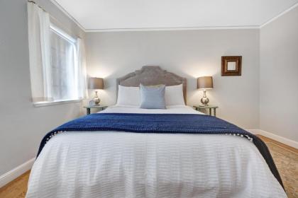 Sycamore House - image 11
