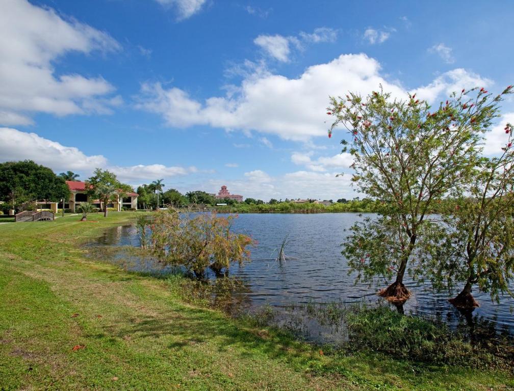 Peaceful Florida Villa Along Little Lake Jackson - Studio Villa #1 - image 4