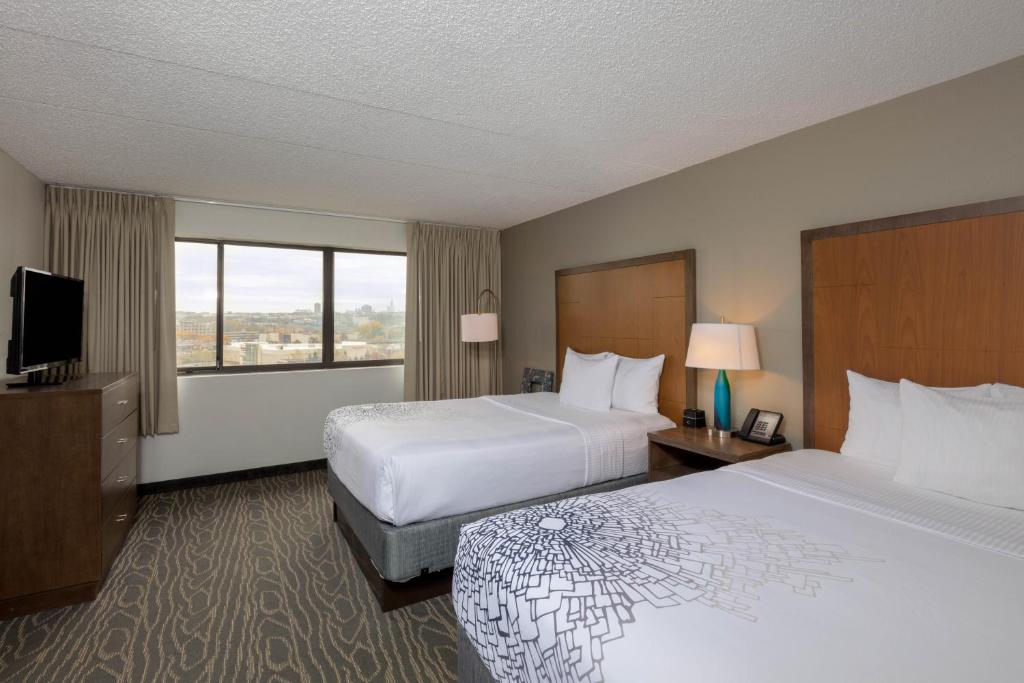 La Quinta by Wyndham Secaucus Meadowlands - image 2