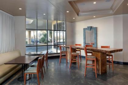 La Quinta by Wyndham Secaucus Meadowlands - image 21