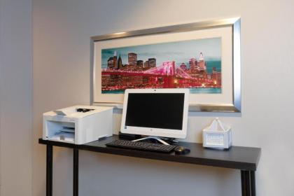 La Quinta by Wyndham Secaucus Meadowlands - image 3