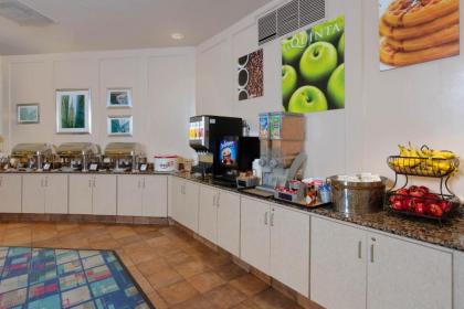 La Quinta by Wyndham Secaucus Meadowlands - image 5