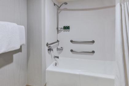 Courtyard by Marriott Secaucus Meadowlands - image 14