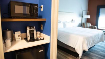 Holiday Inn Express Hotel & Suites Sedalia an IHG Hotel - image 3