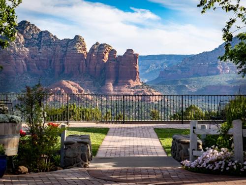 Sky Ranch Lodge - main image