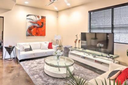 Modern Sedona Studio with Patio Walk to Trails!