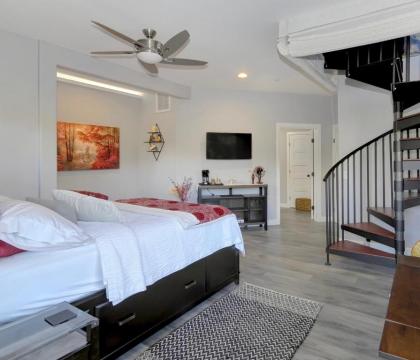 Cathedral Casita where indulgence meets peace and tranquility! - image 2