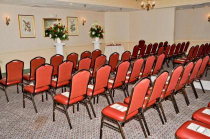 Ramada by Wyndham Seekonk Providence Area - image 10