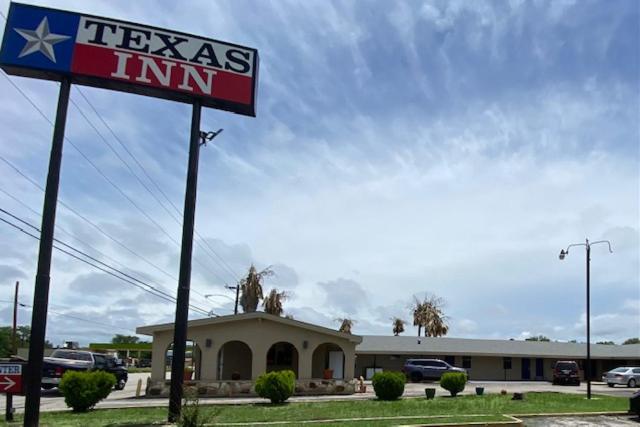 Texas Inn Seguin - main image