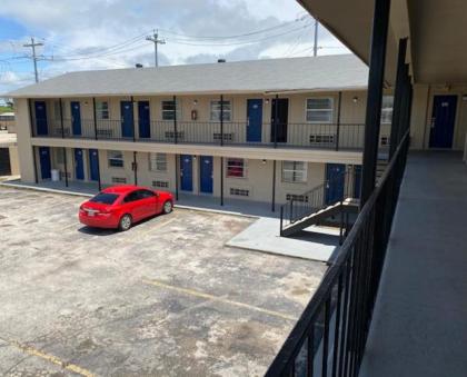 Texas Inn Seguin - image 6