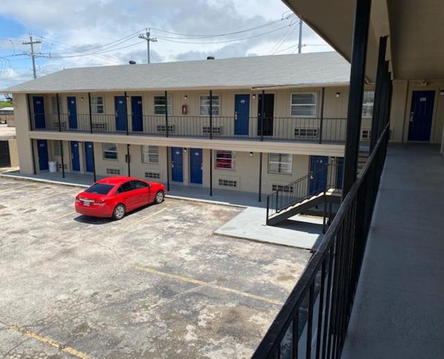 Texas Inn Seguin - image 6