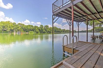 Cozy Studio Cottage with Deck and Direct River Access!