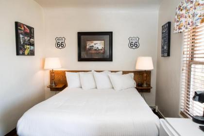 Historic Route 66 Motel - image 5