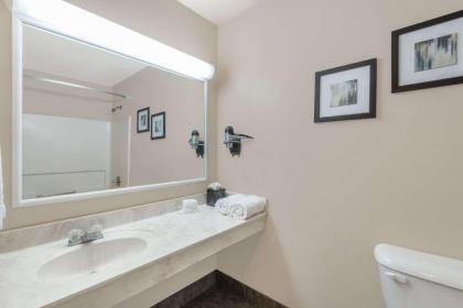 Days Inn & Suites by Wyndham Sellersburg - image 9