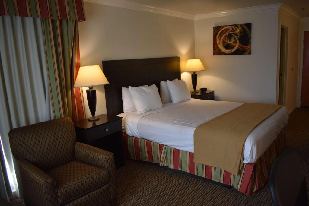 Best Western Colonial Inn - image 4