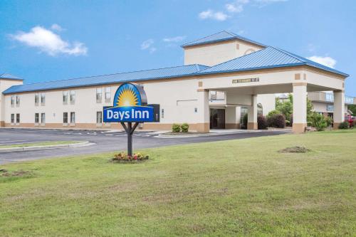 Days Inn by Wyndham Selma - main image