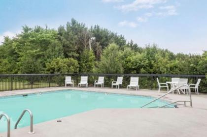 Days Inn by Wyndham Selma - image 4