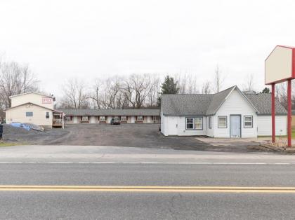OYO Hotel Starlite Seneca Falls - image 2