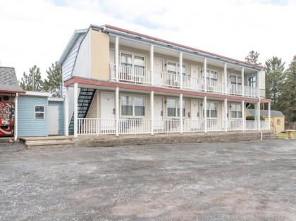 OYO Hotel Starlite Seneca Falls - image 6