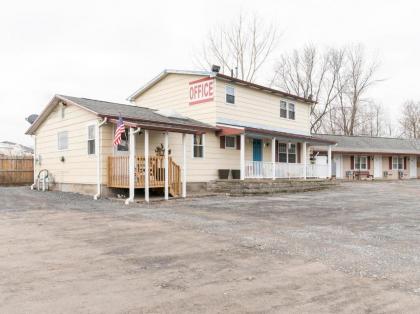 OYO Hotel Starlite Seneca Falls - image 8