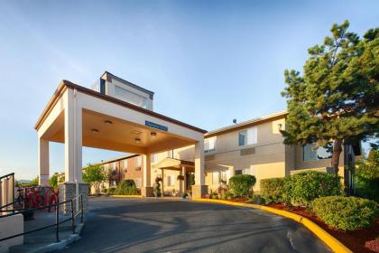 Red Lion Inn & Suites at Olympic National Park - image 4